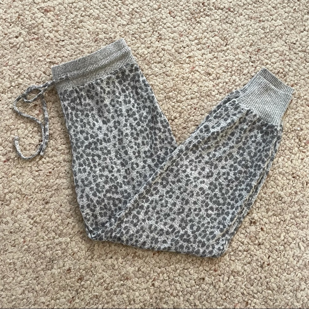 GAP Softspun Cozy Grey leopard sweats
